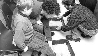 Plaster-casting feet